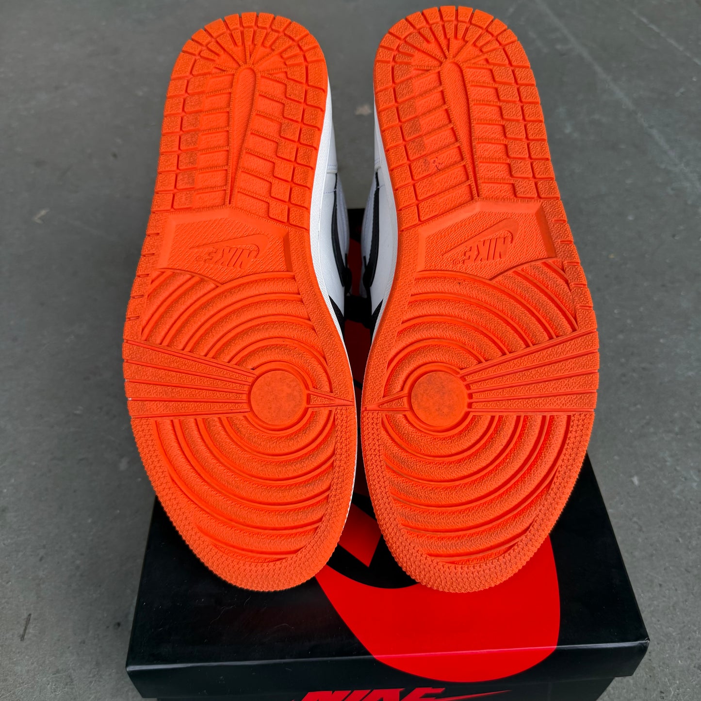 Jordan 1 Retro High Electro Orange *pre-owned* (SIZE 10)