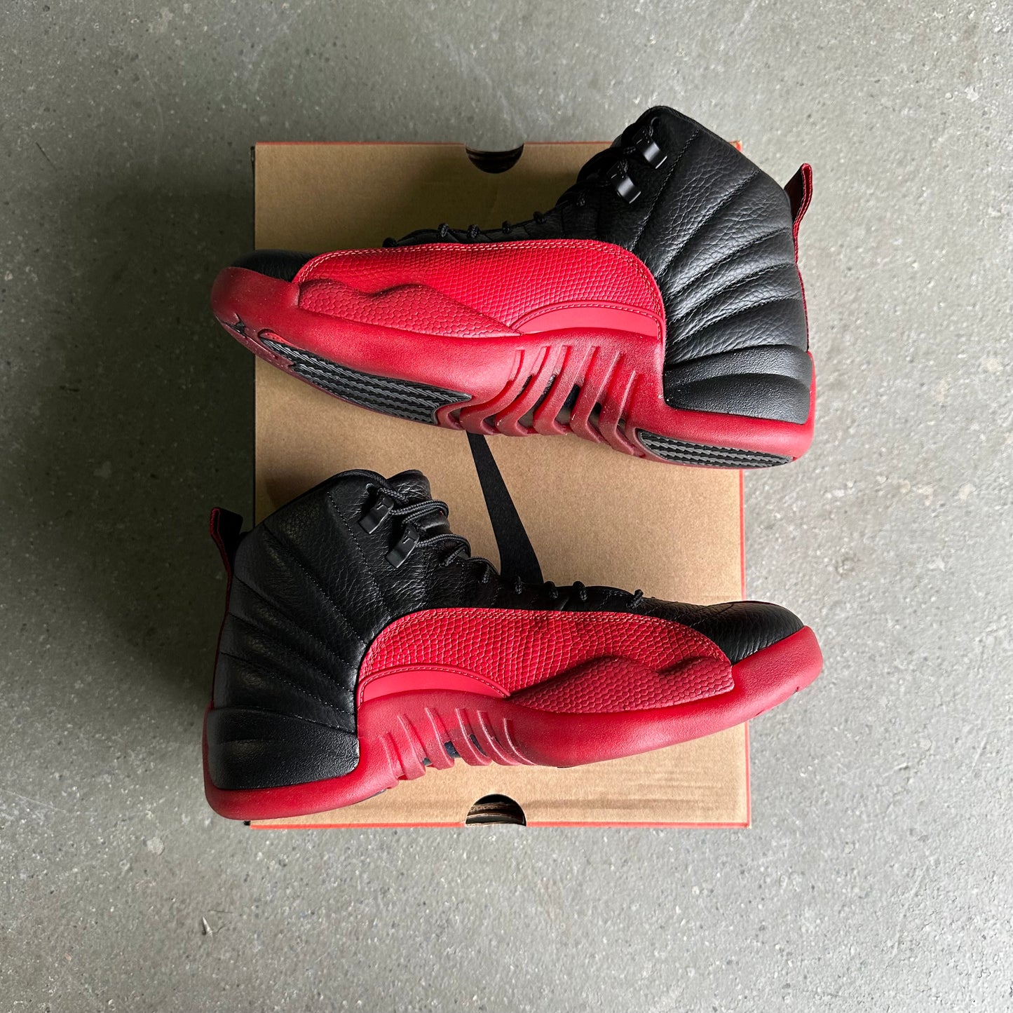 Jordan 12 Retro Flu Game (2025)*pre-owned* (SIZE 9.5)