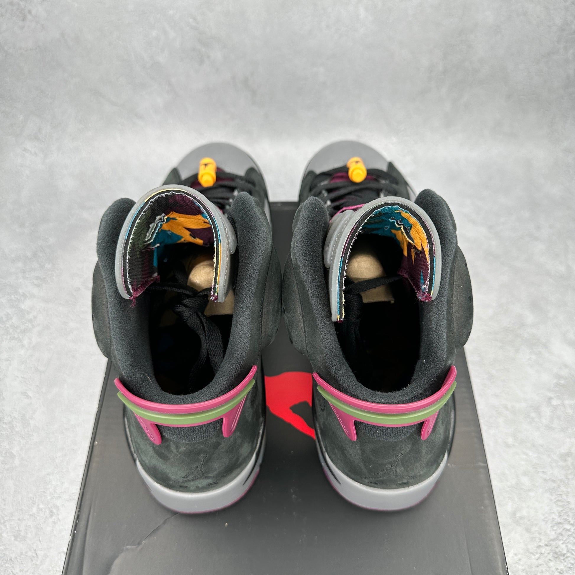 Jordan 6 Retro Bordeaux *pre-owned* SIZE 9
