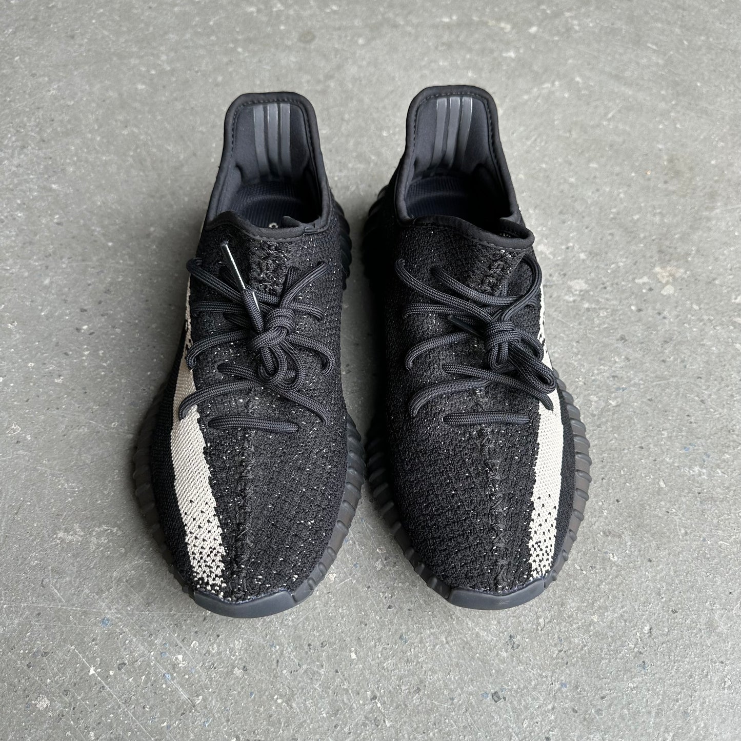 adidas Yeezy Boost 350 V2 Core Black White *pre-owned* (SIZE 10)