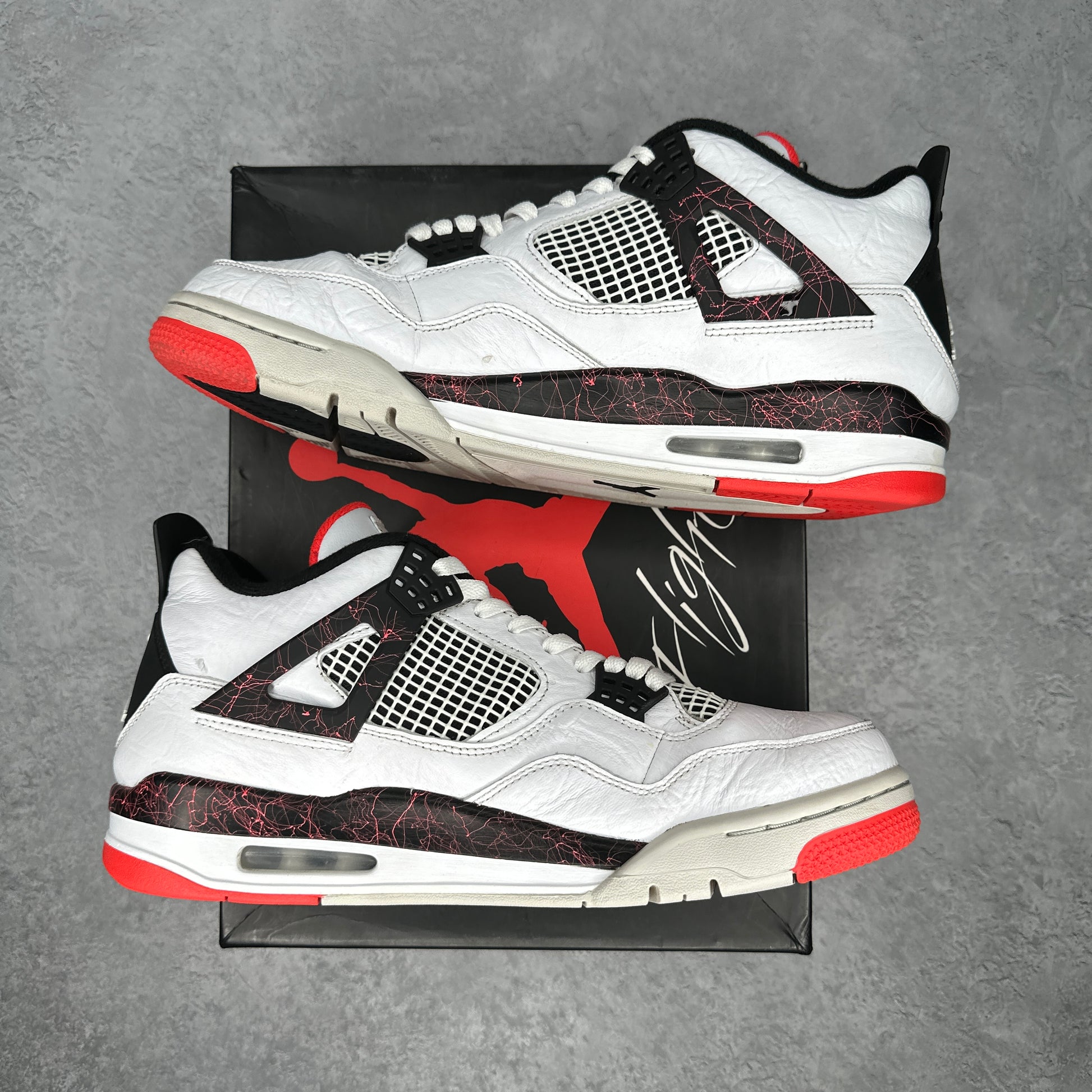Jordan 4 Retro Flight Nostalgia *pre-owned* SIZE 11.5