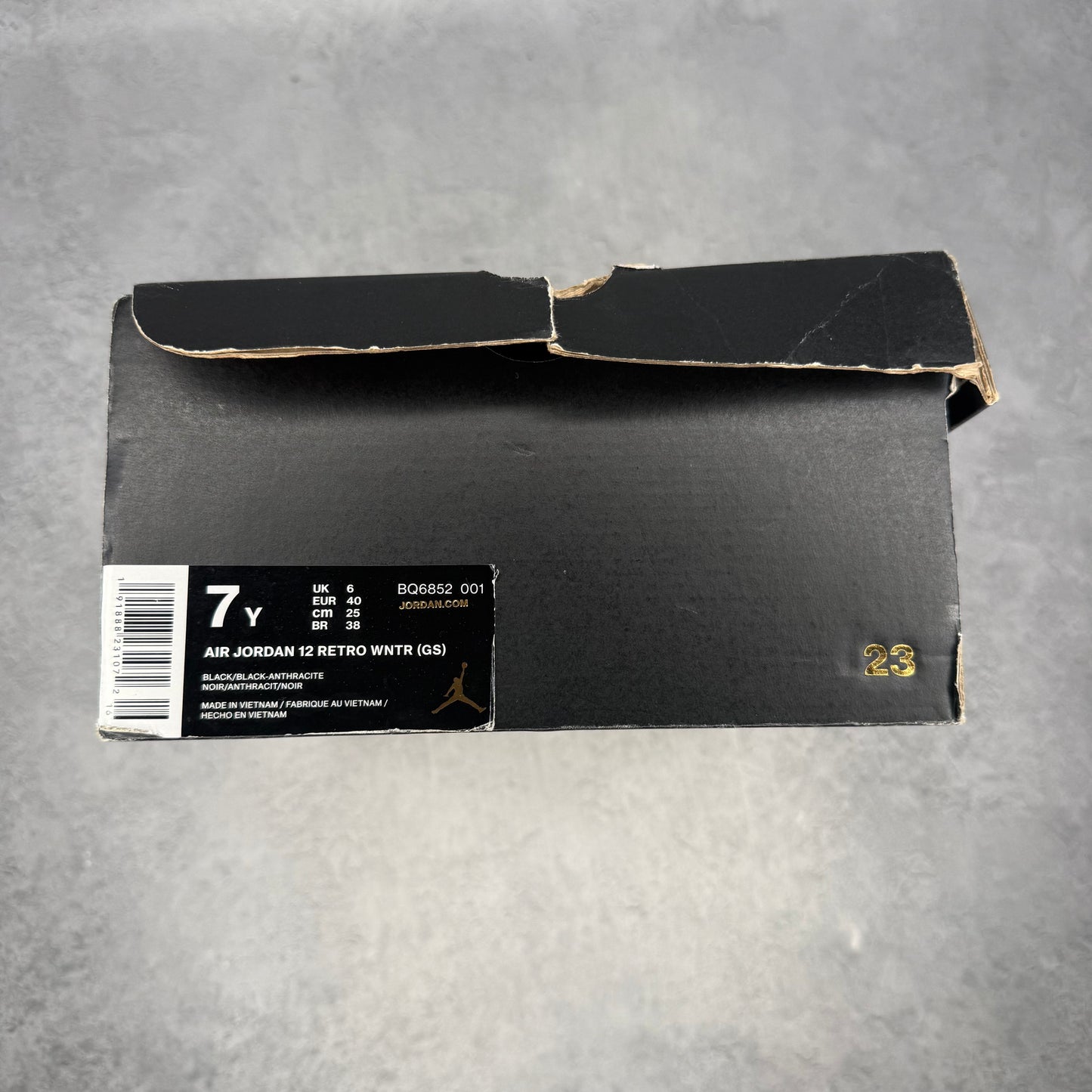 Jordan 12 Retro Winter Black (GS) *pre-owned* SIZE 7Y