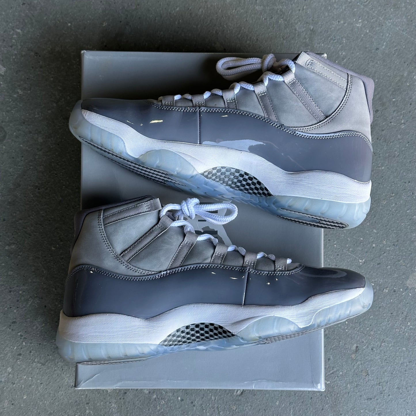 Jordan 11 Retro Cool Grey (2021) *pre-owned* (SIZE 13)