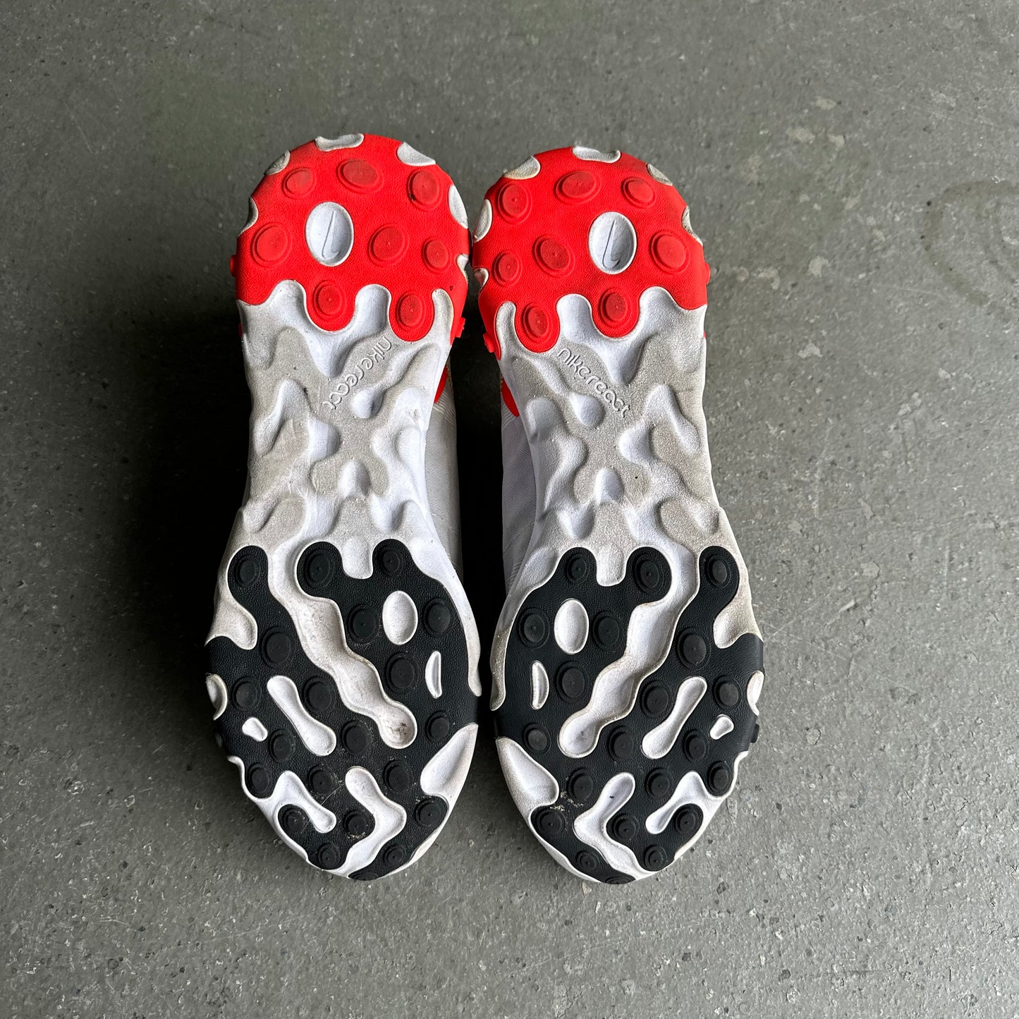 Nike React Element 55 White Black Crimson Gold *pre-owned* (SIZE 10.5)