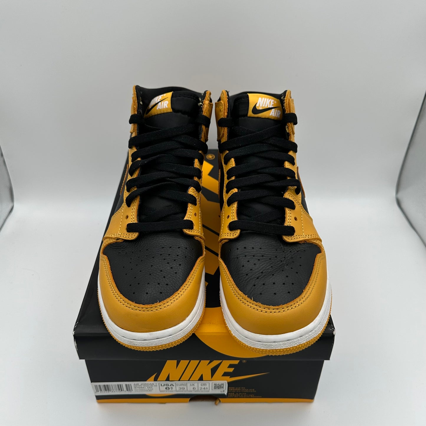 Jordan 1 Retro High OG Pollen *pre-owned* (SIZE 6.5Y)