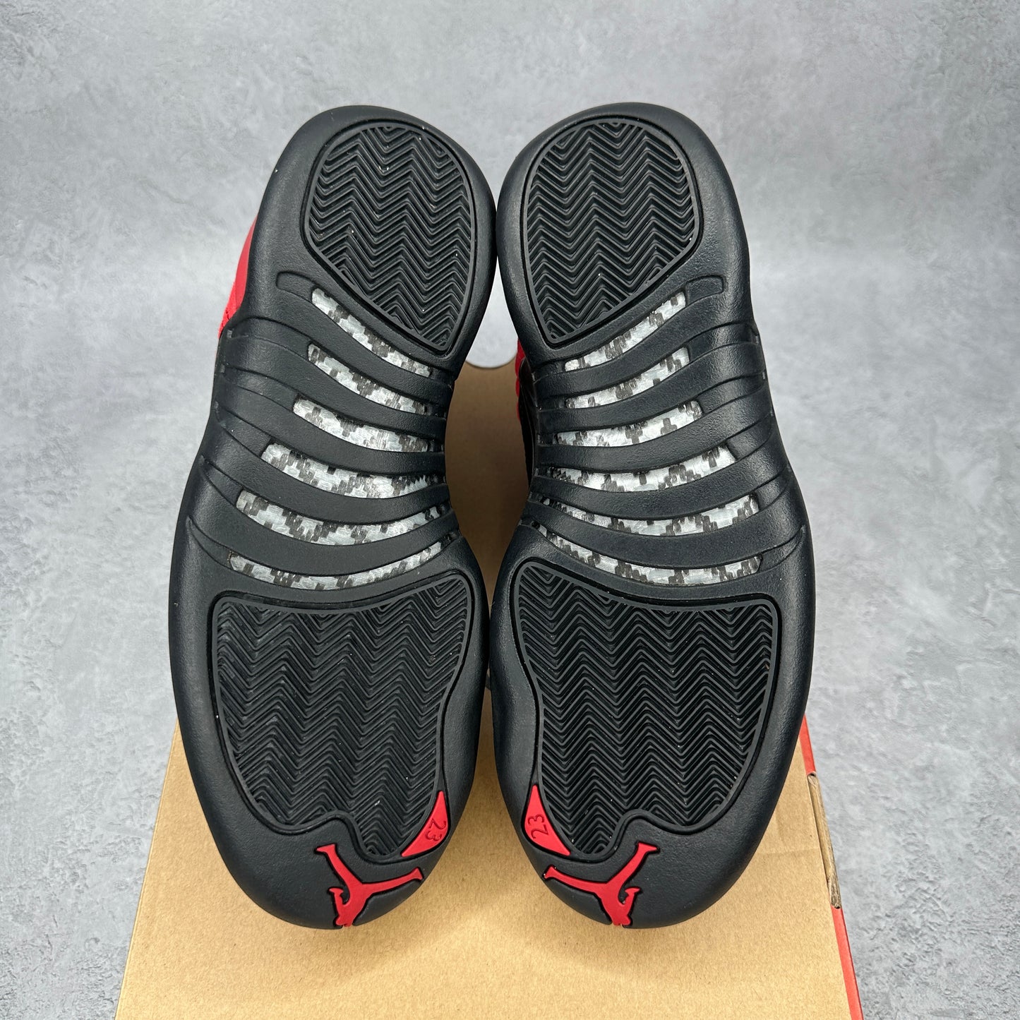 Jordan 12 Retro Reverse Flu Game *pre-owned* SIZE 9
