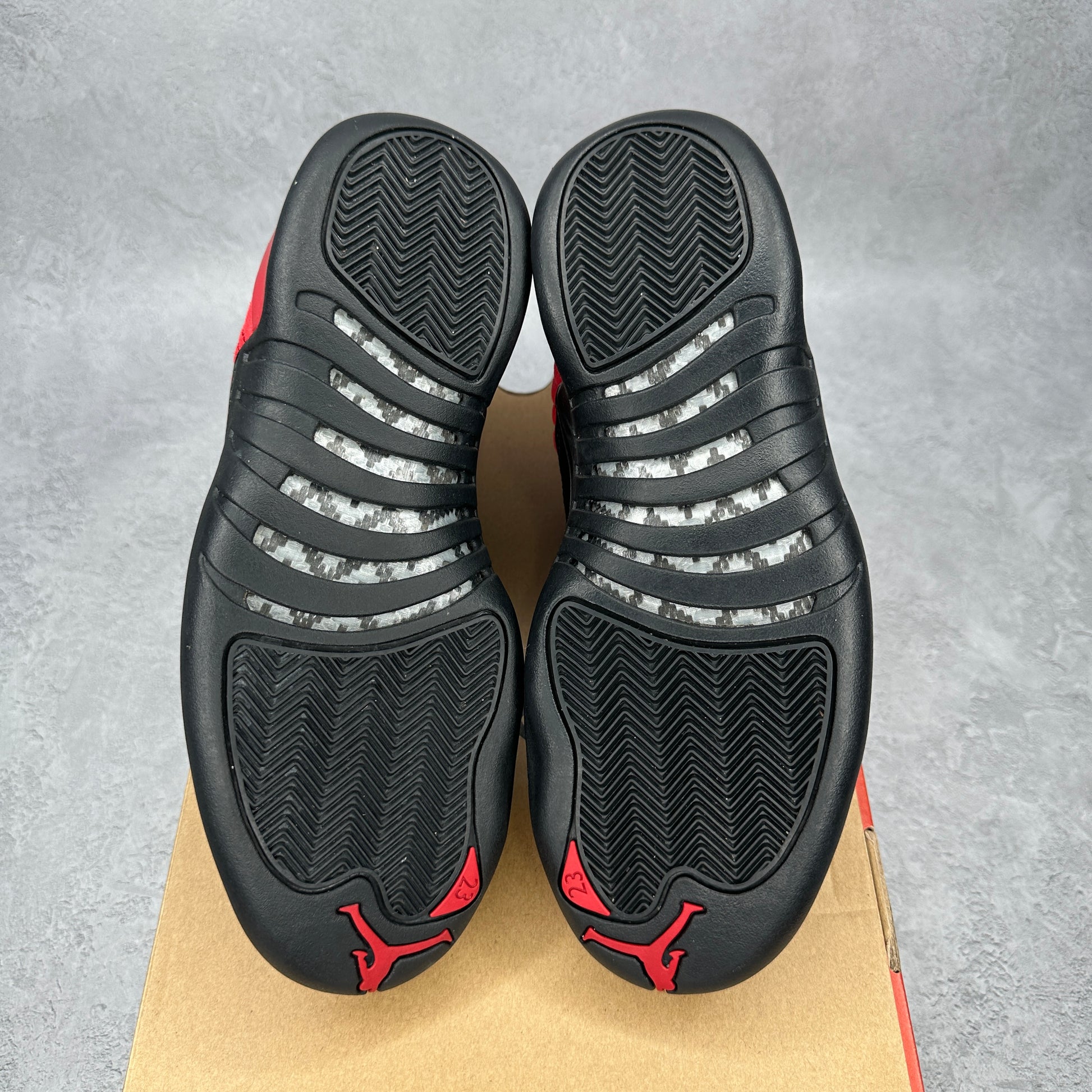 Jordan 12 Retro Reverse Flu Game *pre-owned* SIZE 9
