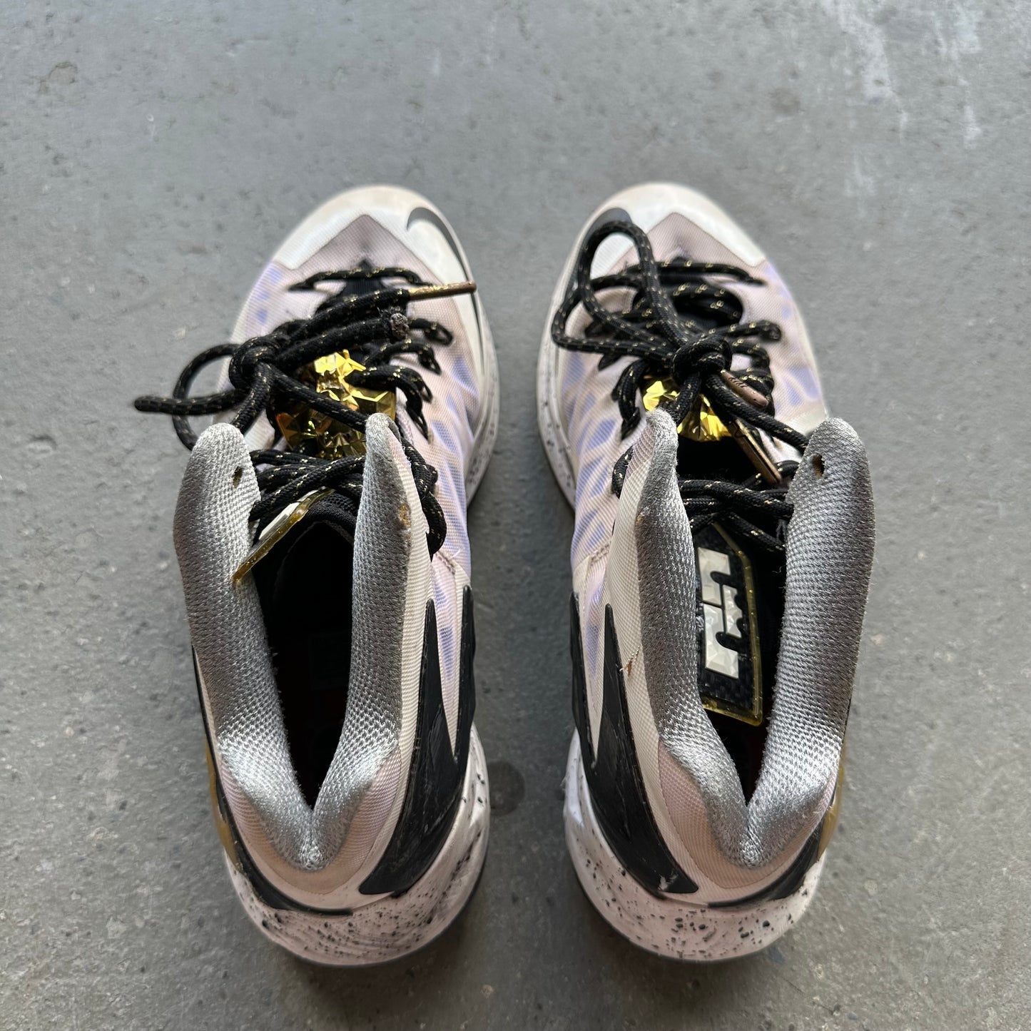 Nike LeBron X Elite+ White Gold *pre-owned* (SIZE 8)