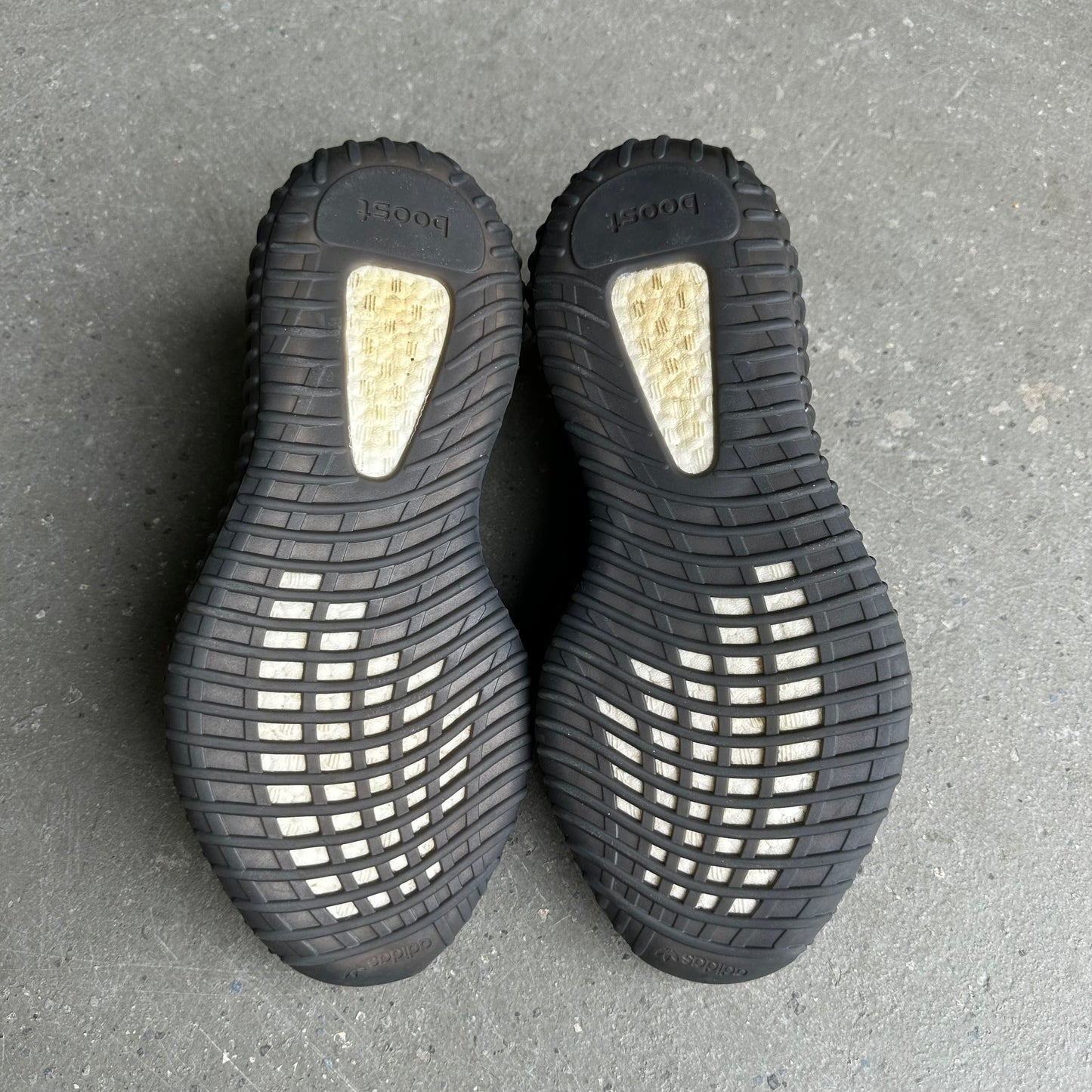 adidas Yeezy Boost 350 V2 Core Black White *pre-owned* (SIZE 10)