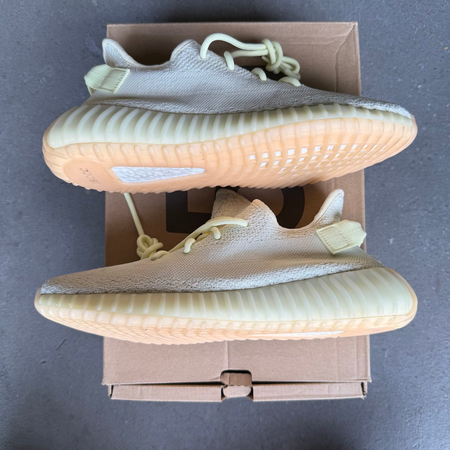 adidas Yeezy Boost 350 V2 Butter *pre-owned* (SIZE 9.5)