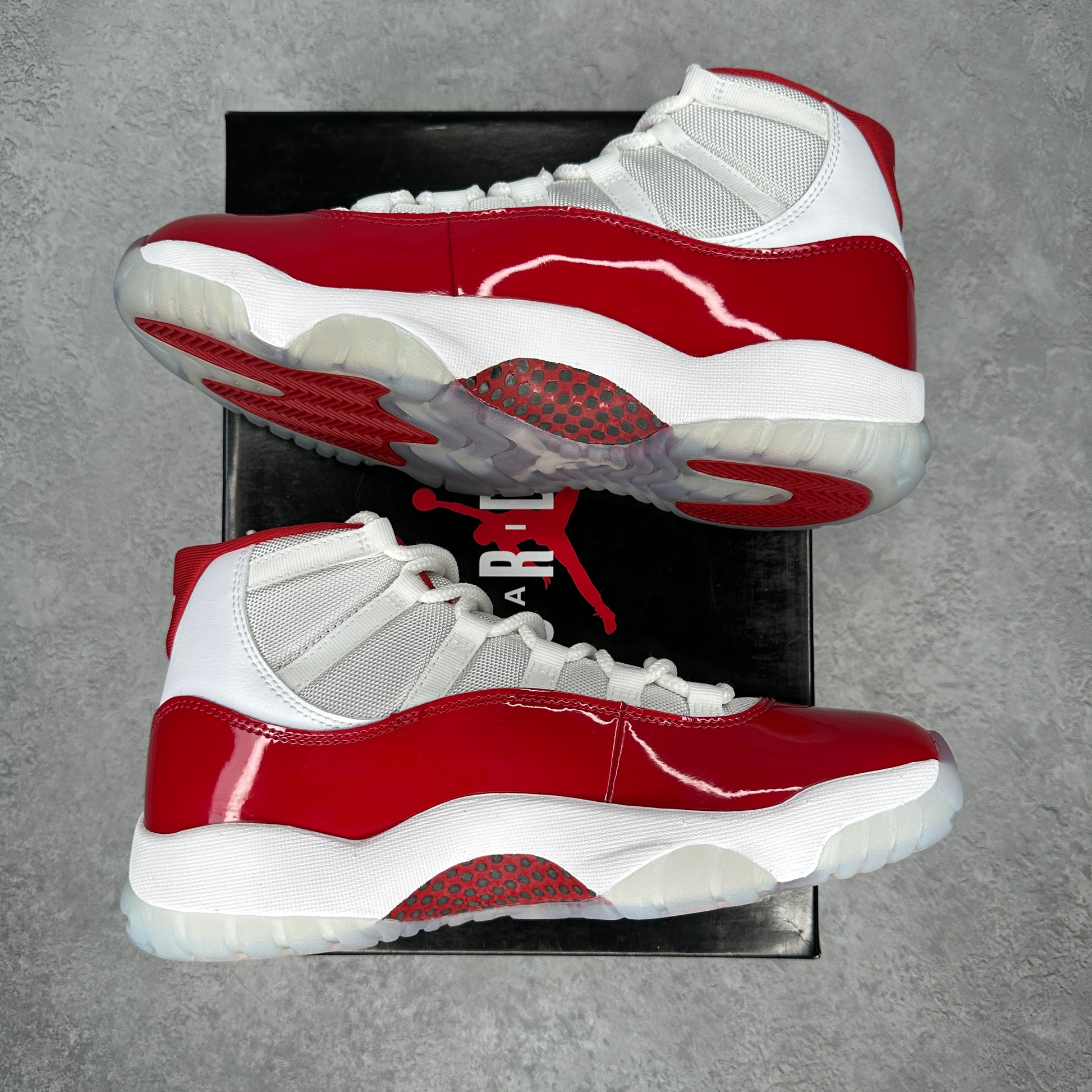 Jordan 11 Retro Cherry (2022) VNDS *pre-owned* SIZE 9