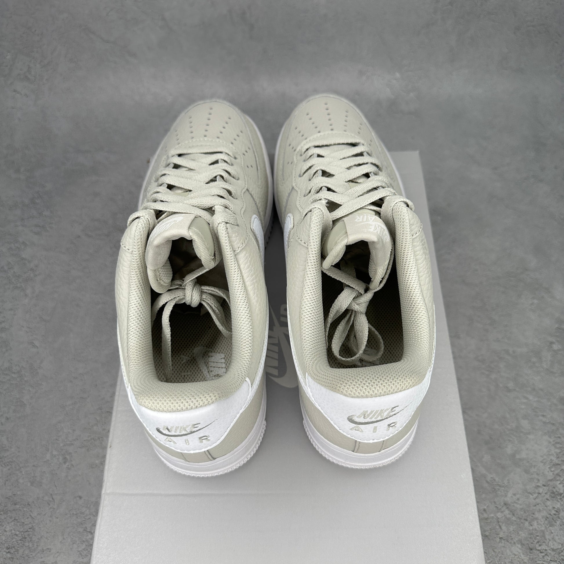 Nike Air Force 1 Low '07 Light Bone White VNDS *pre-owned* SIZE 9