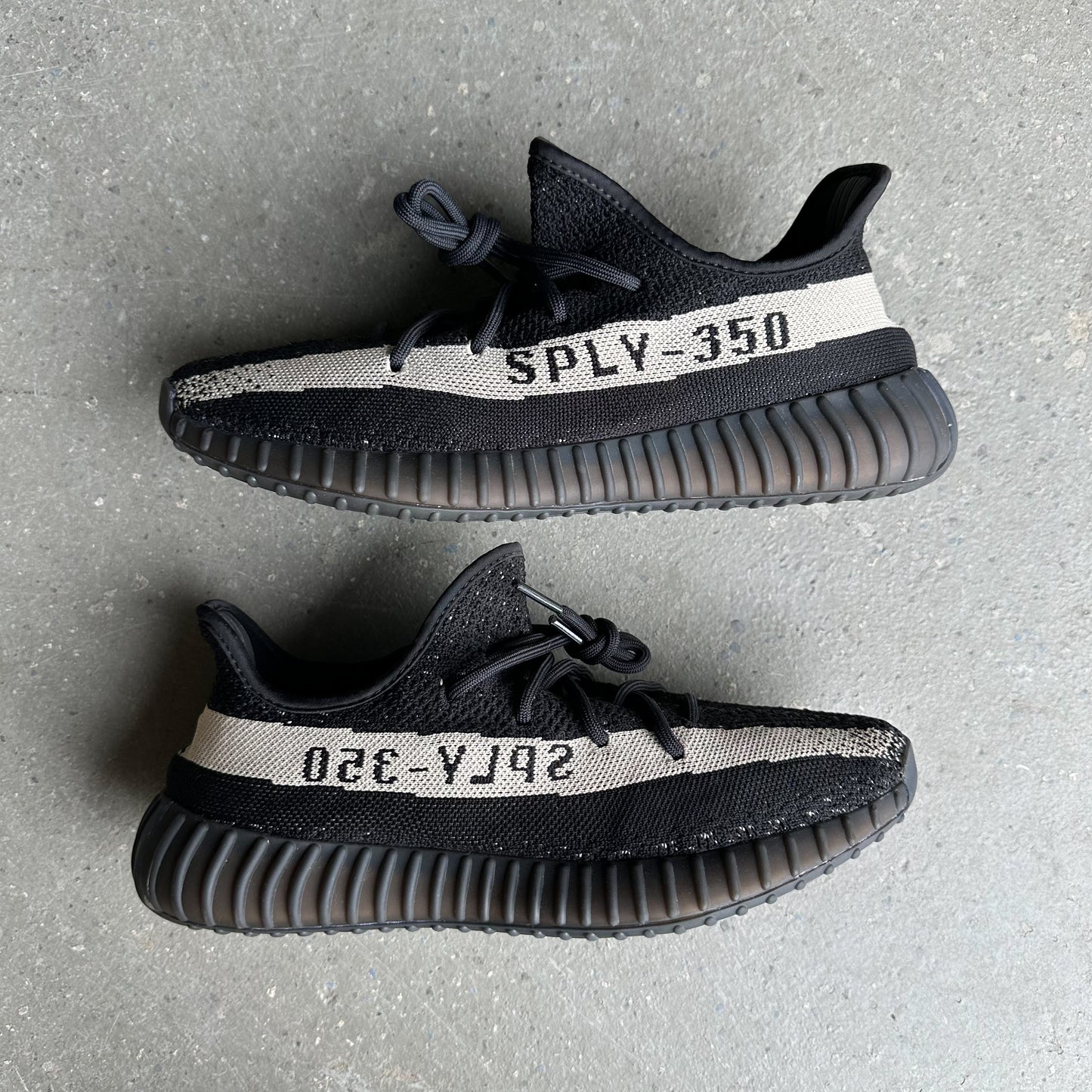adidas Yeezy Boost 350 V2 Core Black White *pre-owned* (SIZE 10)
