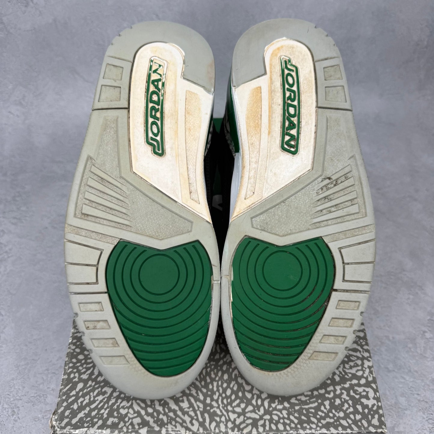 Jordan 3 Retro Pine Green *pre - owned* SIZE 9 - Kicks Collective PA - Jordan - CT8532 - 030 - Men's Shoes - 9M/10.5W - Pre - Owned