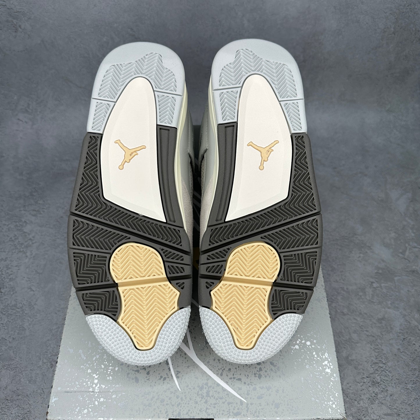 Jordan 4 Retro SE Craft Photon Dust