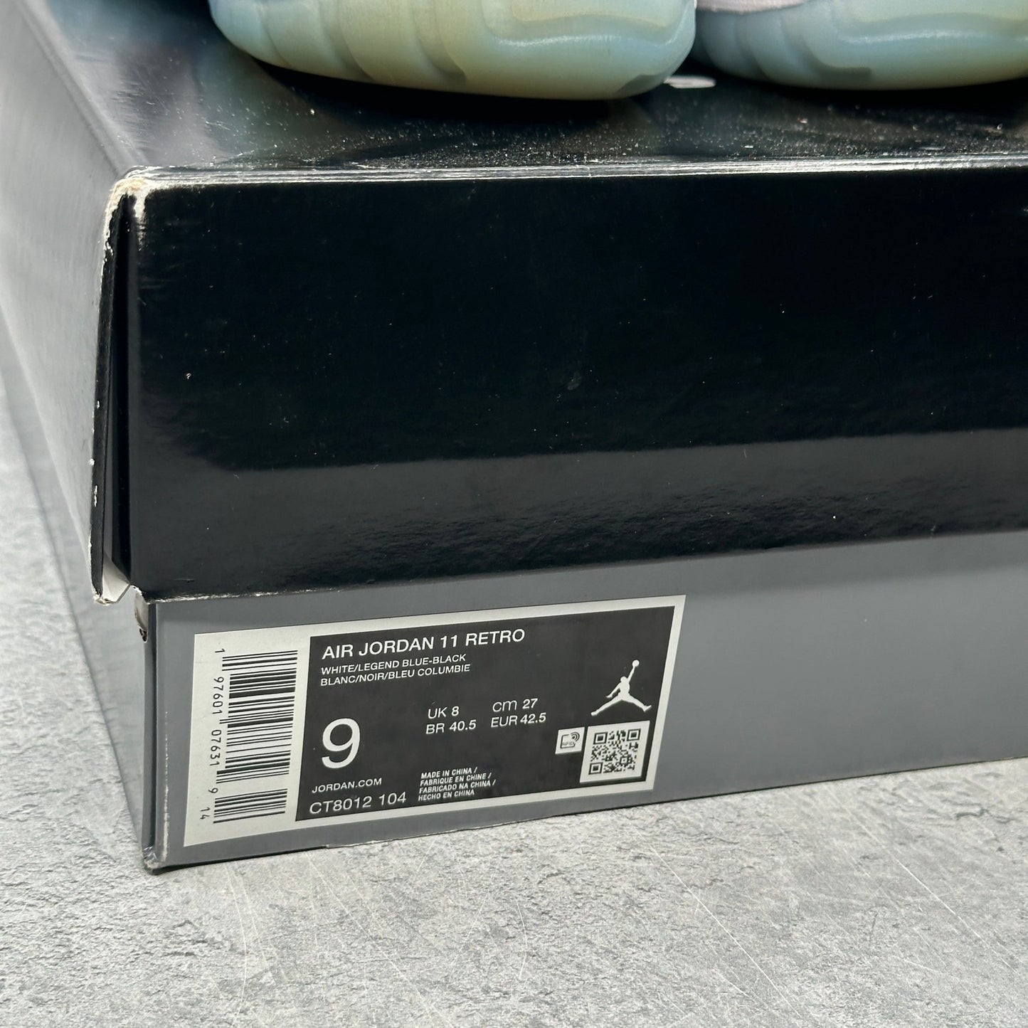 Jordan 11 Retro Legend Blue (2024) *pre-owned* SIZE 9