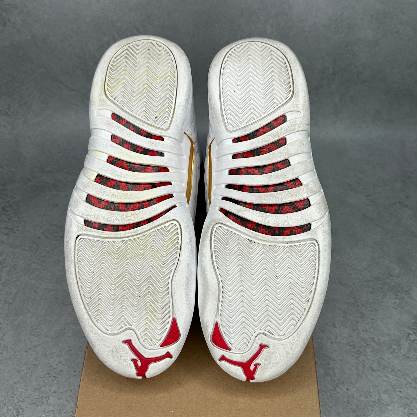 Jordan 12 Retro FIBA (2019) *pre-owned* SIZE 10