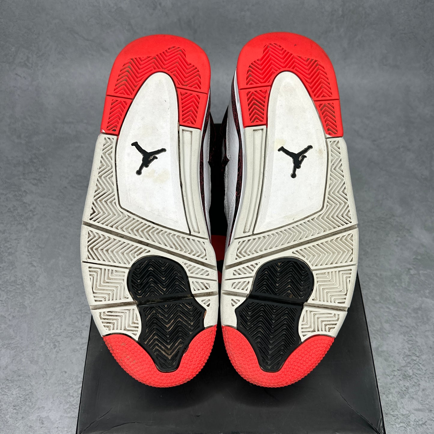 Jordan 4 Retro Flight Nostalgia *pre-owned* SIZE 11.5