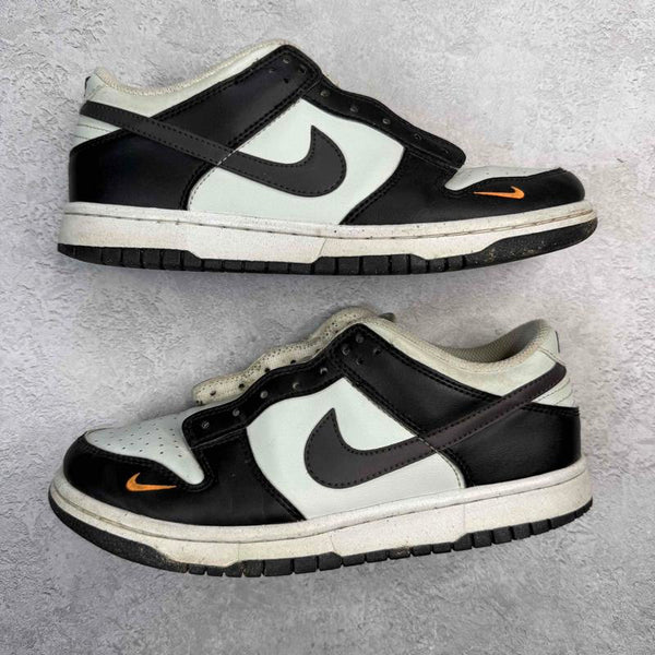 Nike Dunk Low Black Bright Mandarin Mini Swoosh (GS) *pre-owned* SIZE 6.5Y