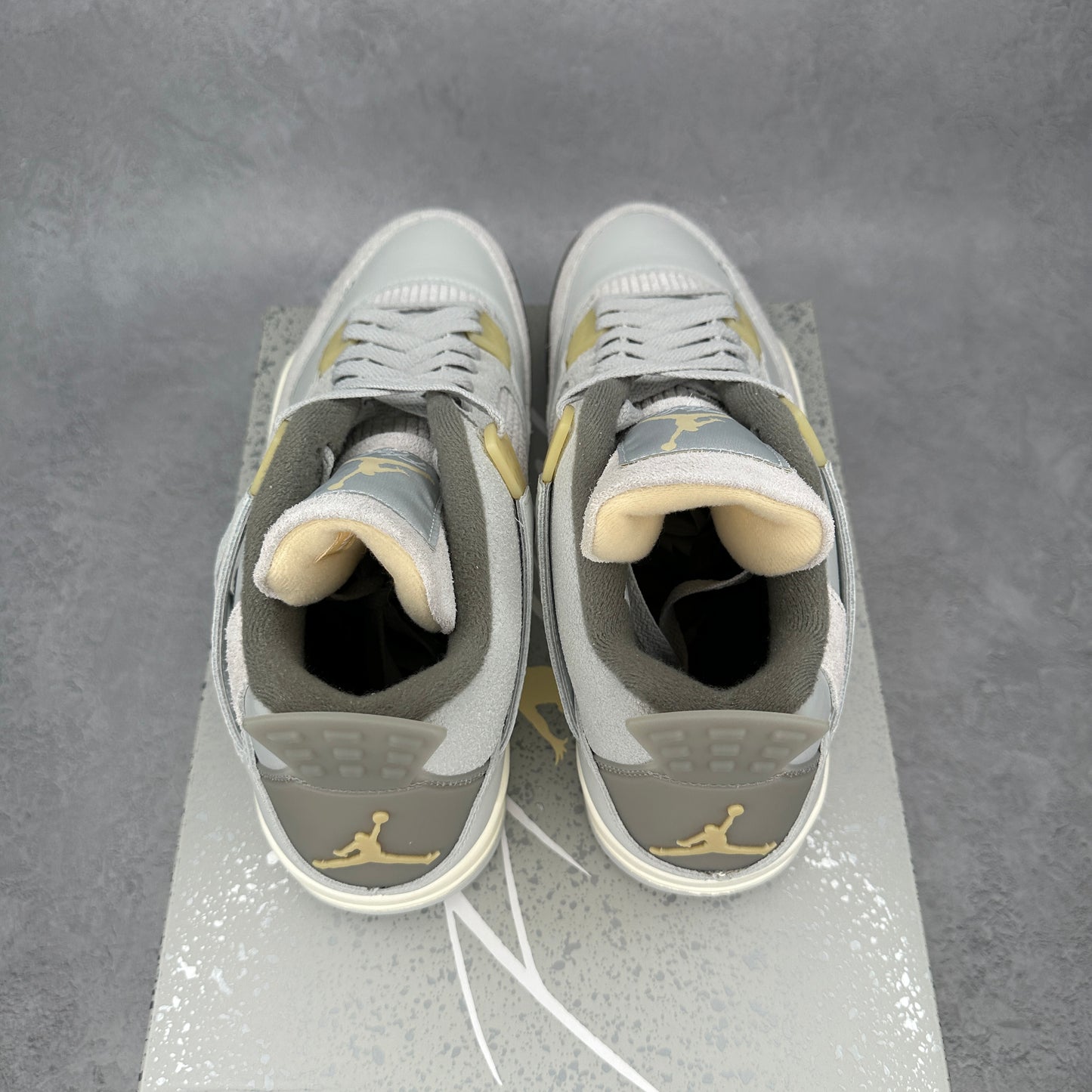 Jordan 4 Retro SE Craft Photon Dust