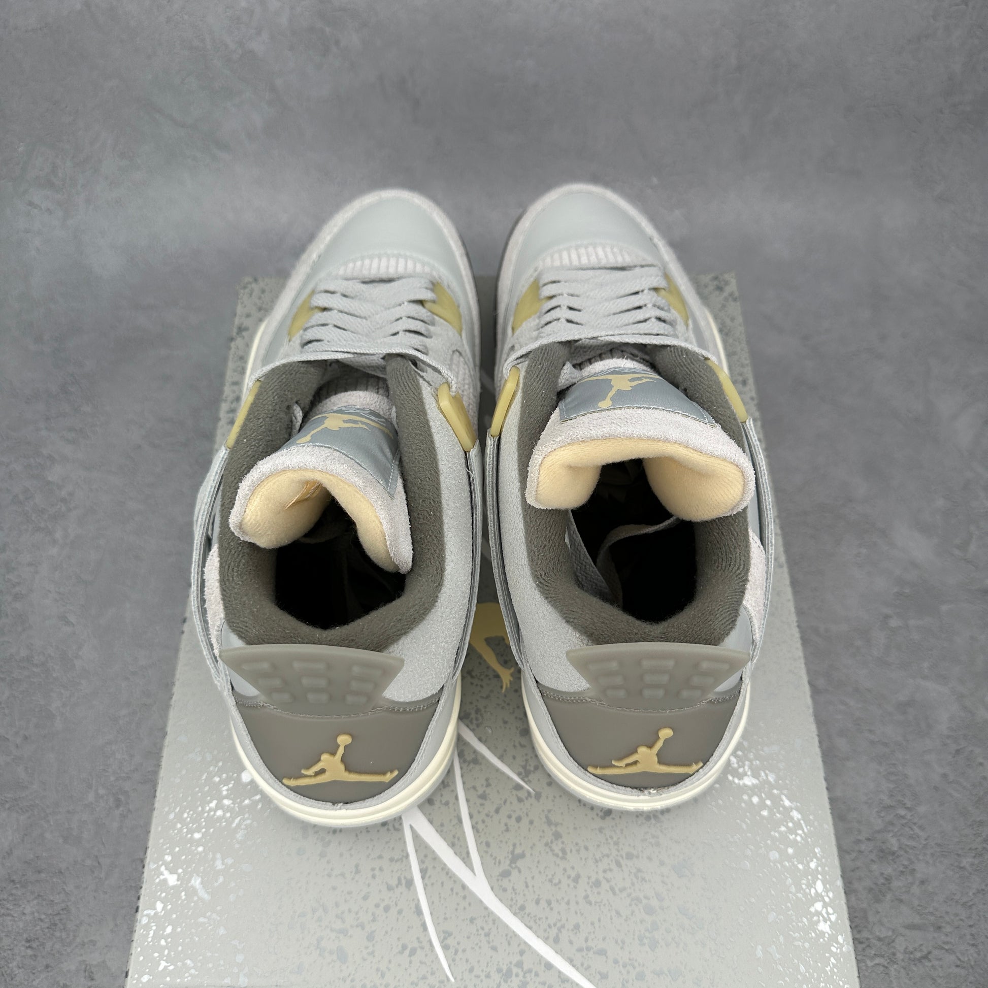 Jordan 4 Retro SE Craft Photon Dust
