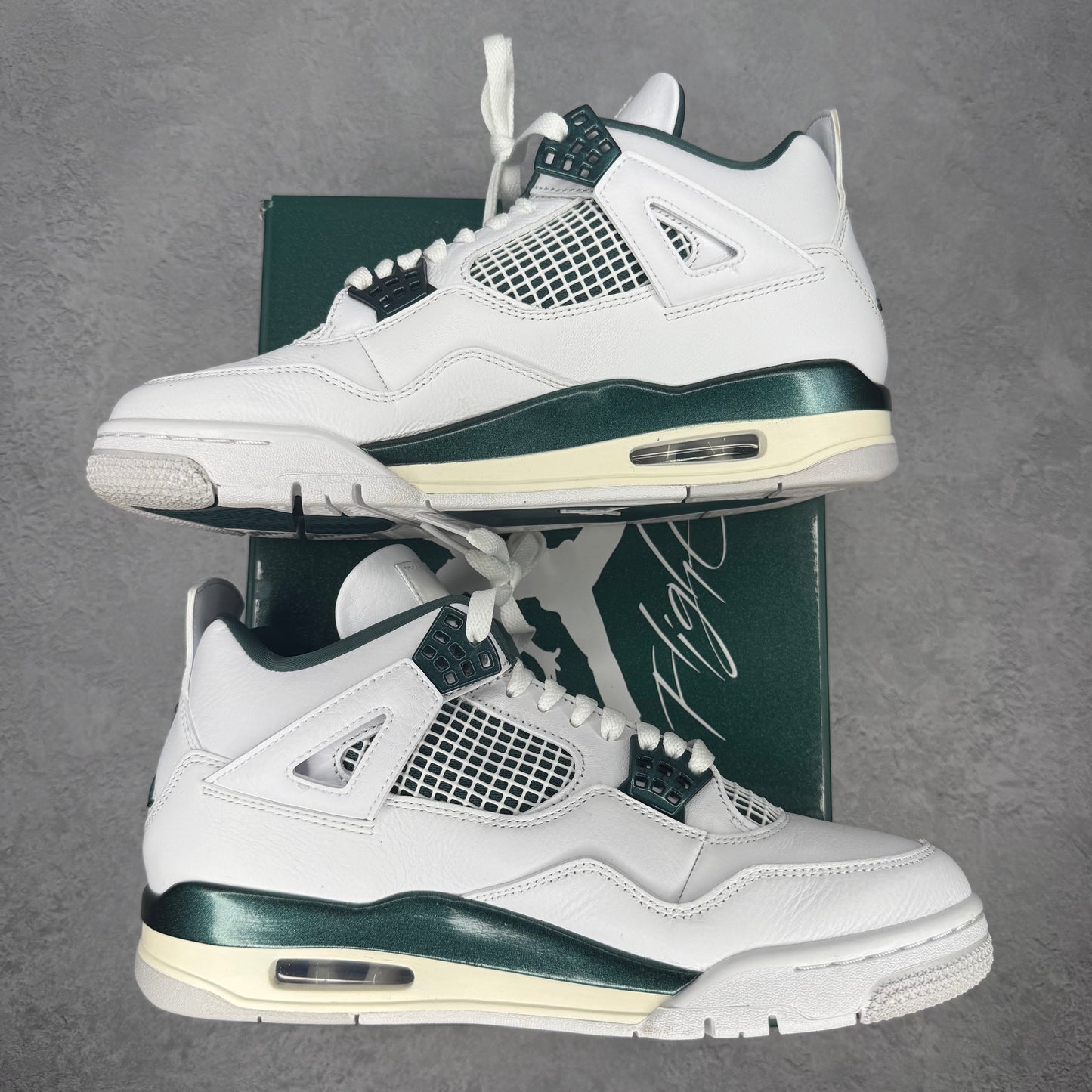 Jordan 4 Retro Oxidized Green *pre-owned* SIZE 9