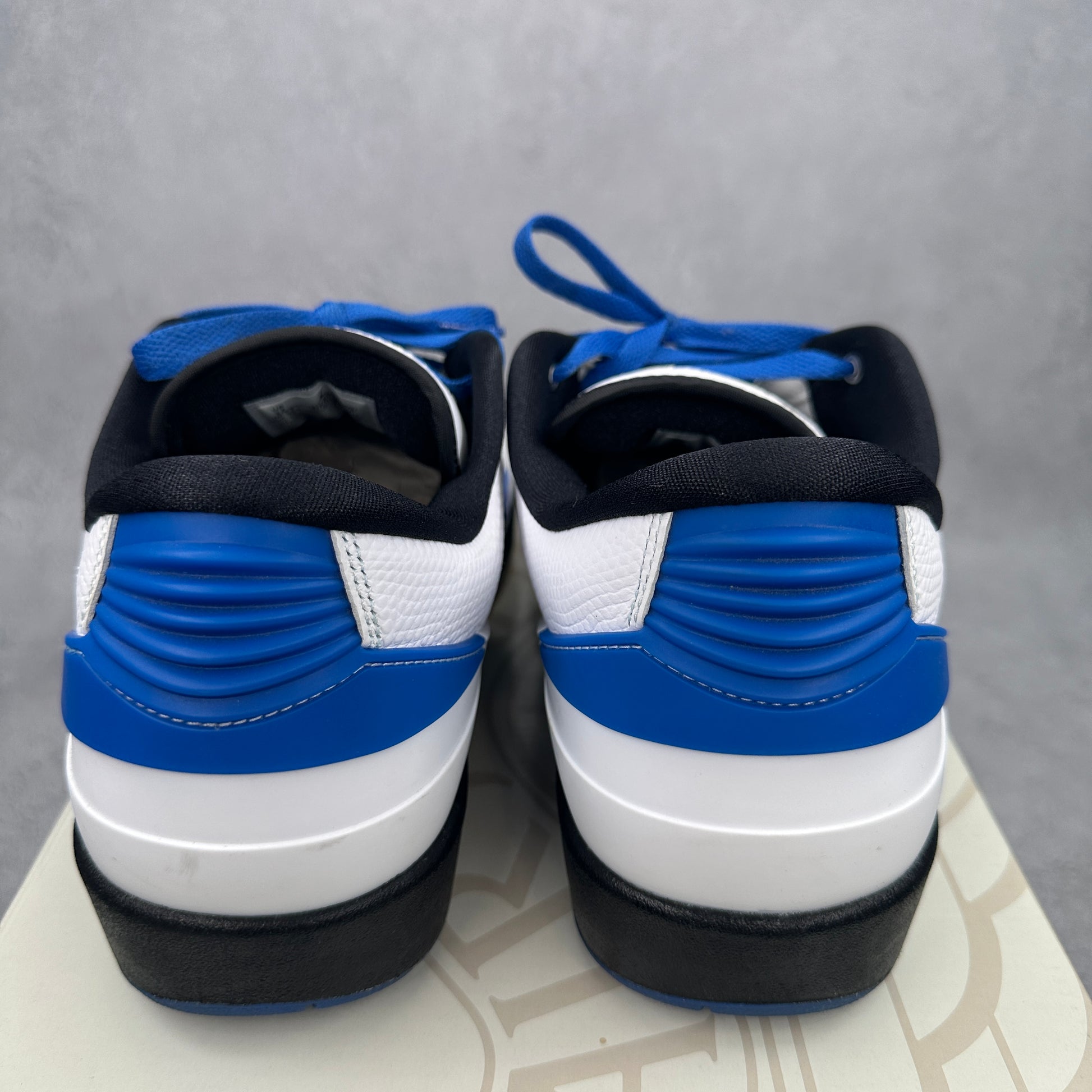 Jordan 2 Retro Low Varsity Royal (Women's) VNDS *pre-owned* SIZE 12W