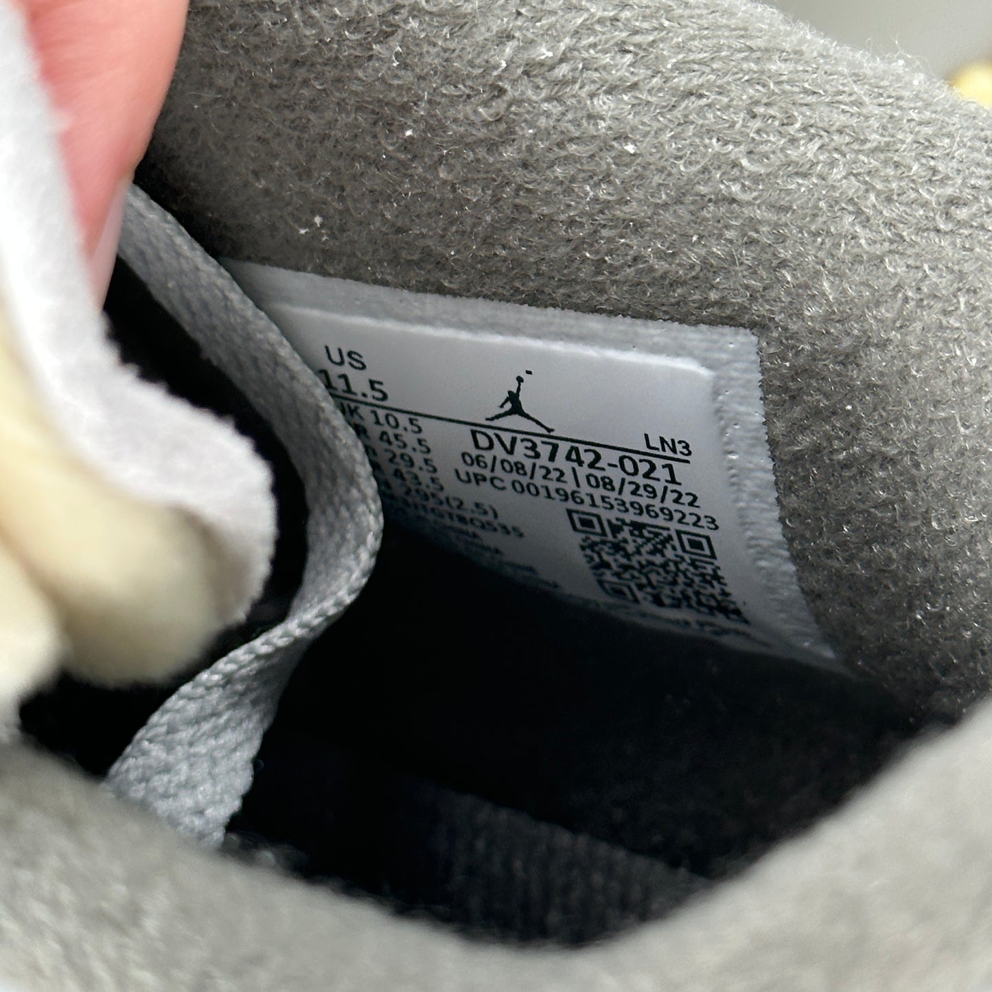 Jordan 4 Retro SE Craft Photon Dust