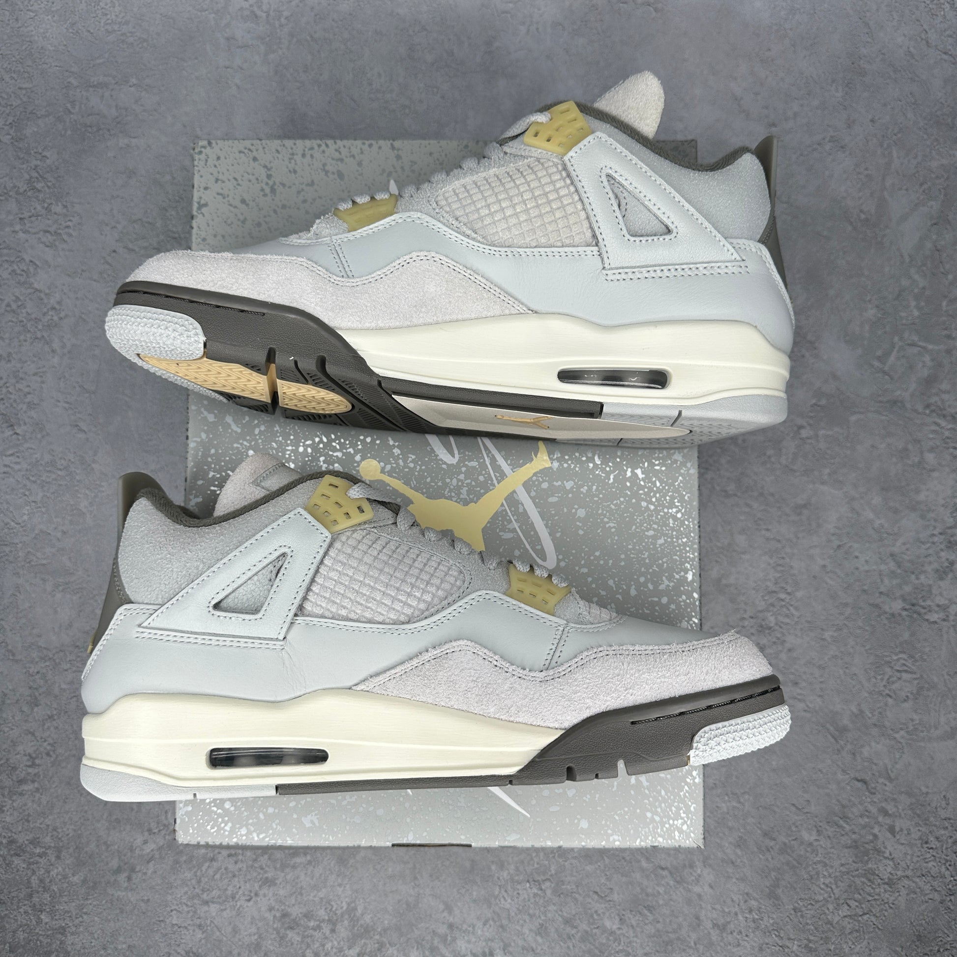Jordan 4 Retro SE Craft Photon Dust