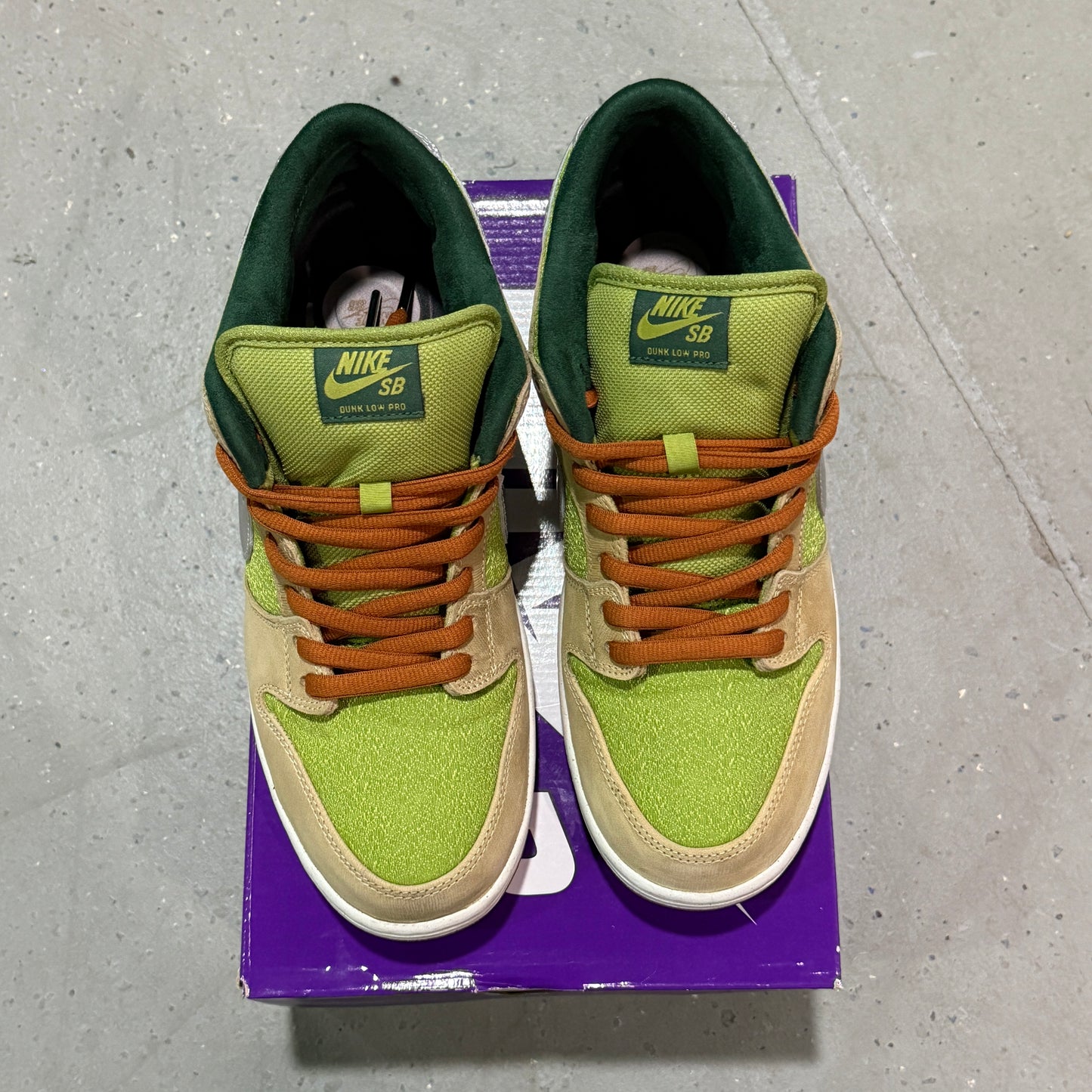 Nike SB Dunk Low Escargot *pre-owned* (SIZE 12)