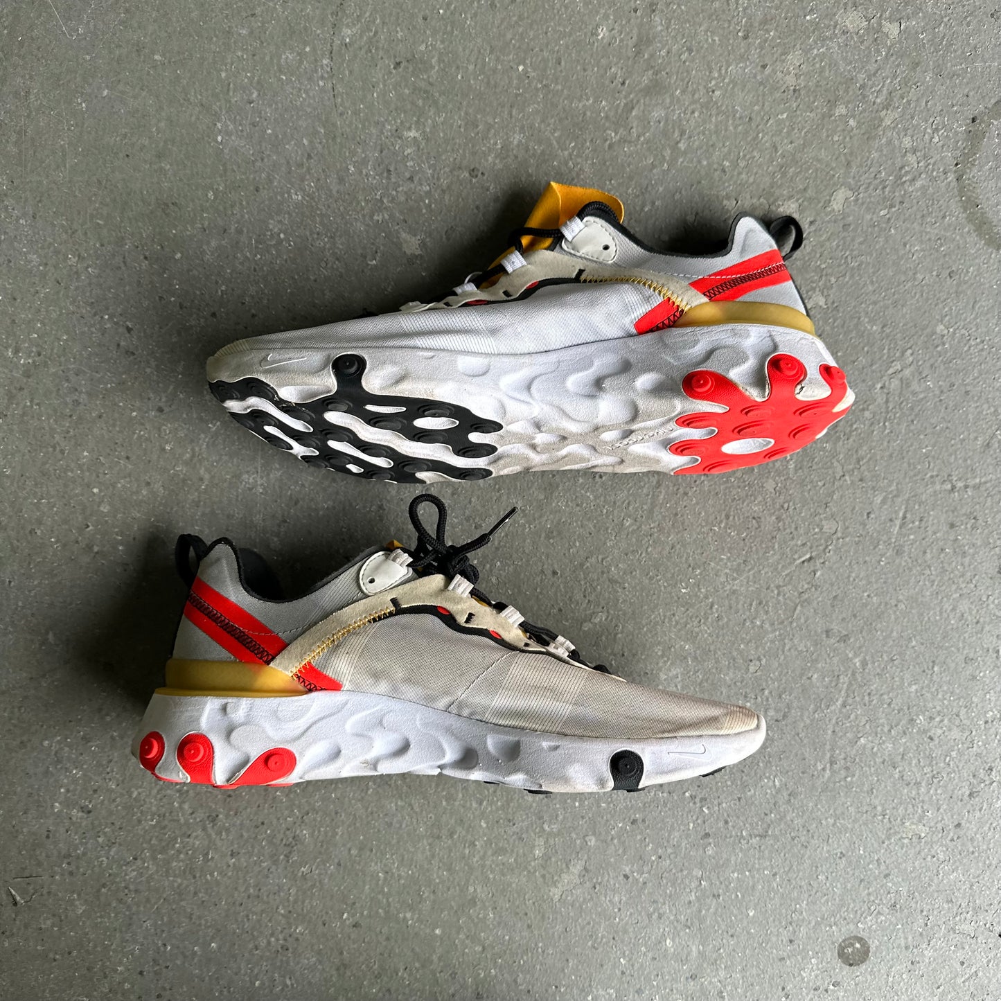 Nike React Element 55 White Black Crimson Gold *pre-owned* (SIZE 10.5)