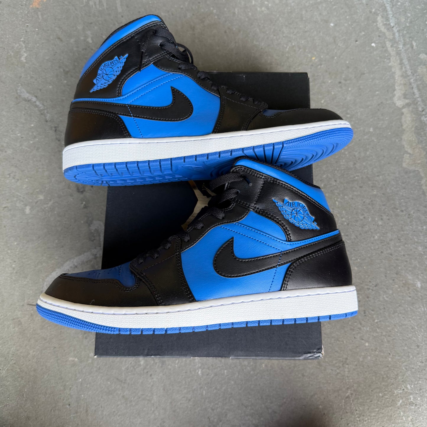 Jordan 1 Mid Black Royal Blue *pre-owned* (SIZE 11.5)