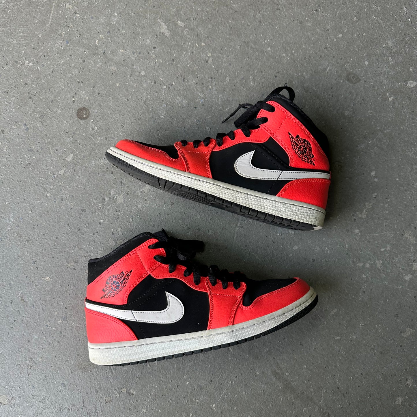 Jordan 1 Mid Infrared 23 *pre-owned* (SIZE 9.5)