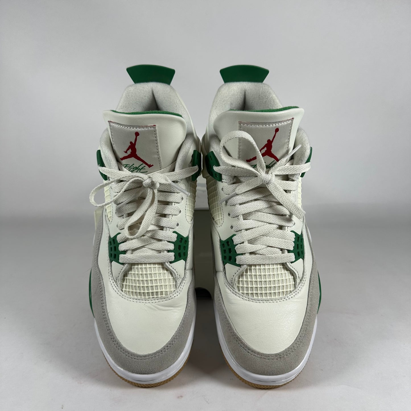 Jordan 4 SB Pine Green *pre-owned* size 9