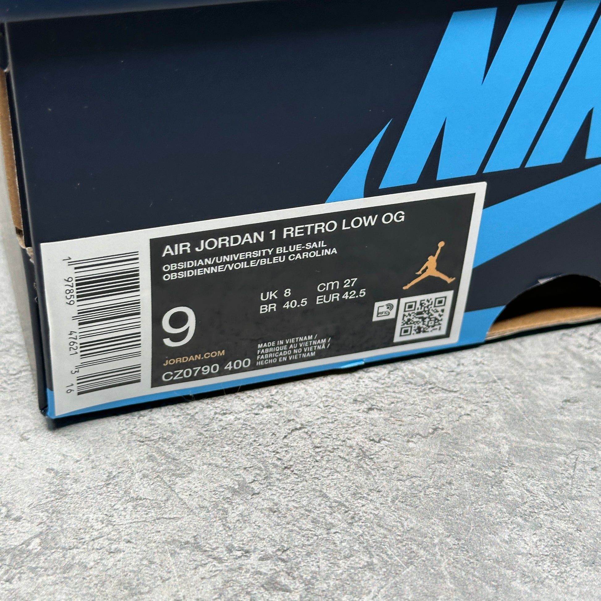 Jordan 1 Low OG Obsidian UNC