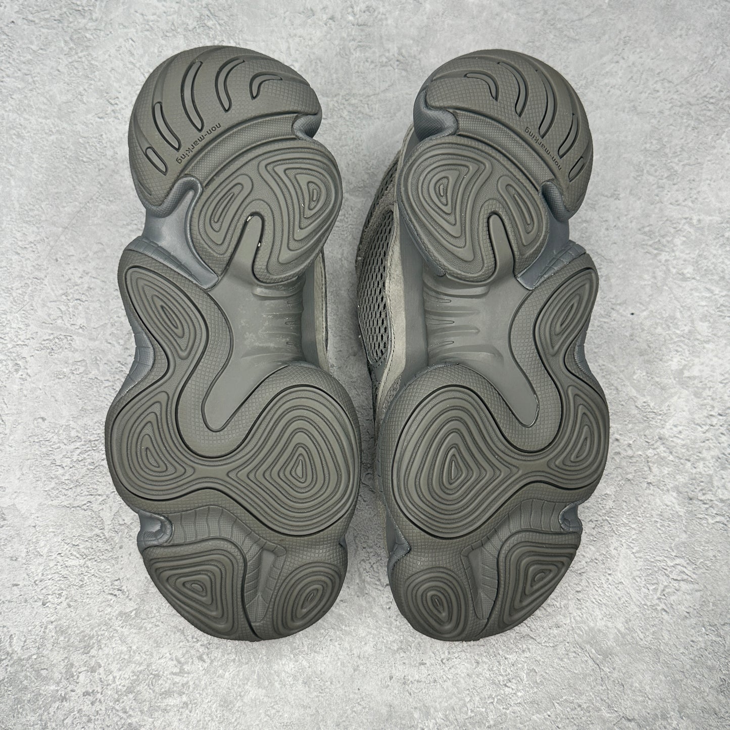 adidas Yeezy 500 Granite *pre-owned* SIZE 9