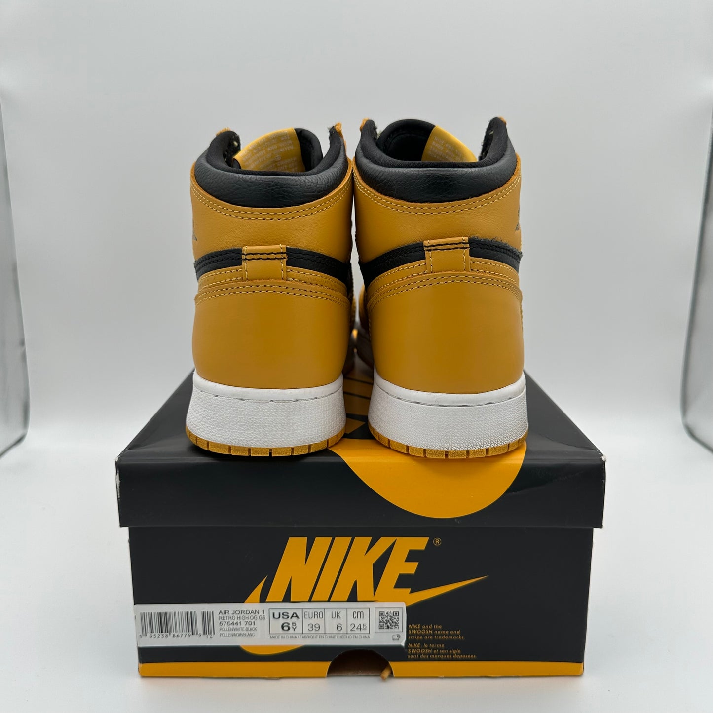 Jordan 1 Retro High OG Pollen *pre-owned* (SIZE 6.5Y)