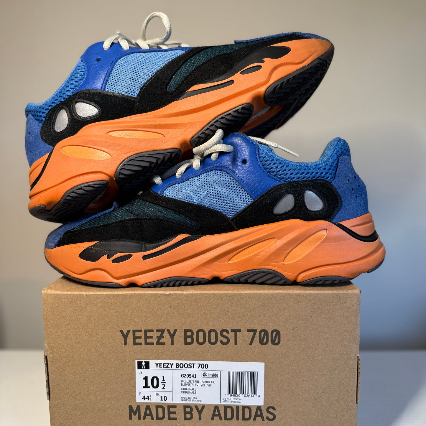 adidas Yeezy Boost 700 Bright Blue *pre-owned* (SIZE 10.5)