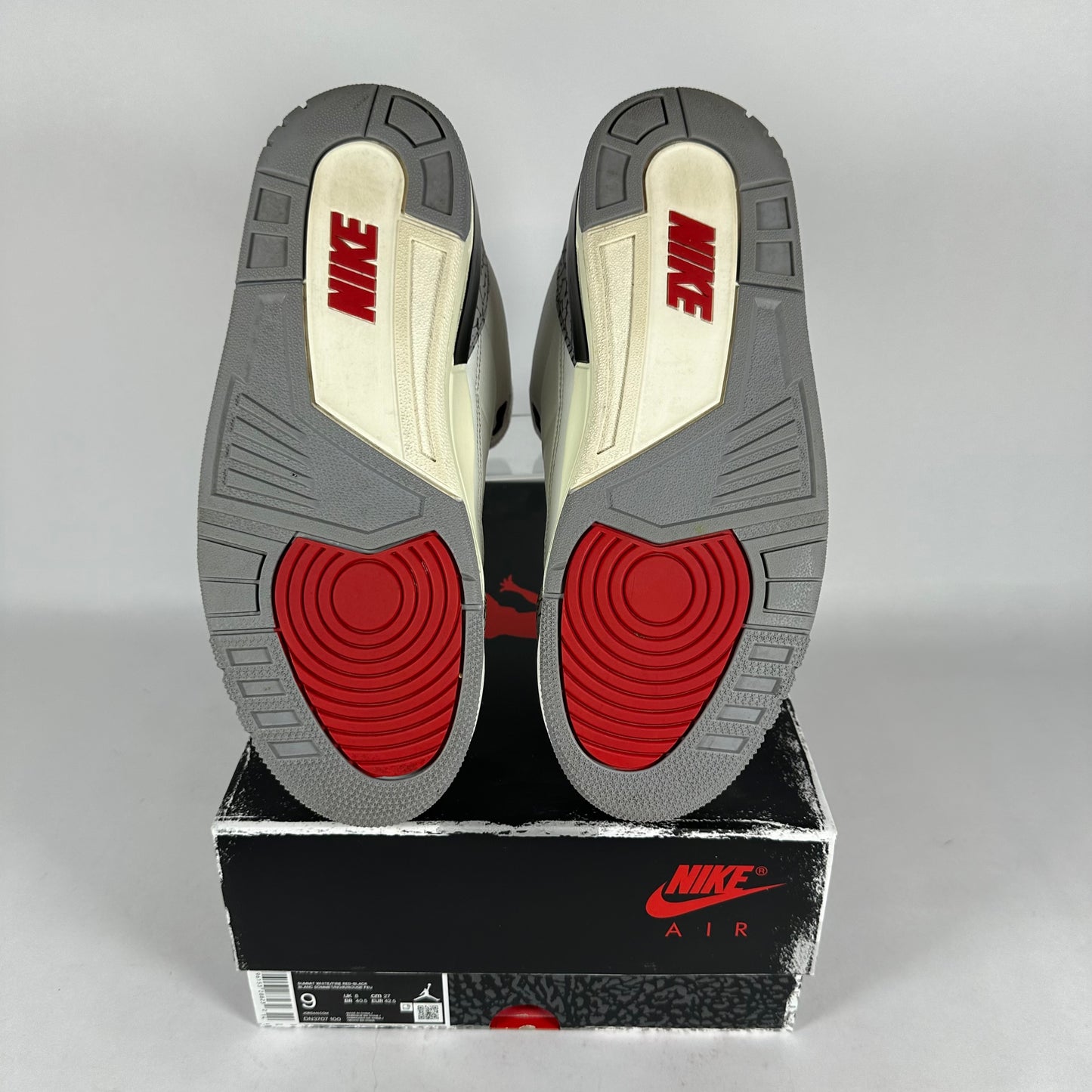 Jordan 3 White Cement *pre-owned* (SIZE 9)