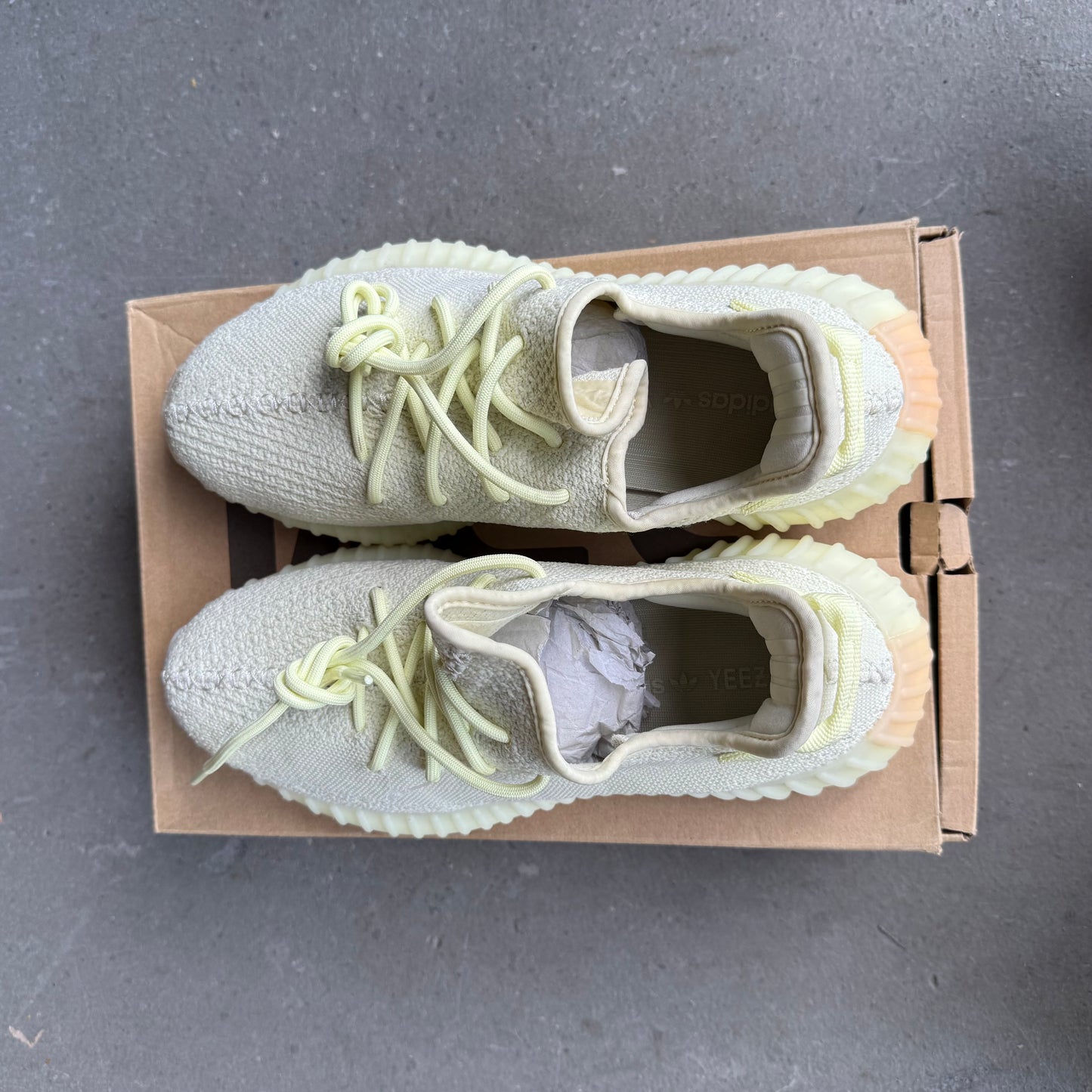 adidas Yeezy Boost 350 V2 Butter *pre-owned* (SIZE 9.5)