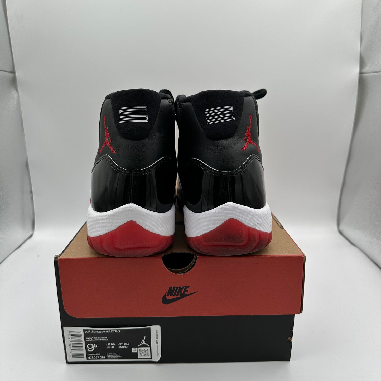 Jordan 11 Retro Bred (2019) *pre-owned* (SIZE 9.5)