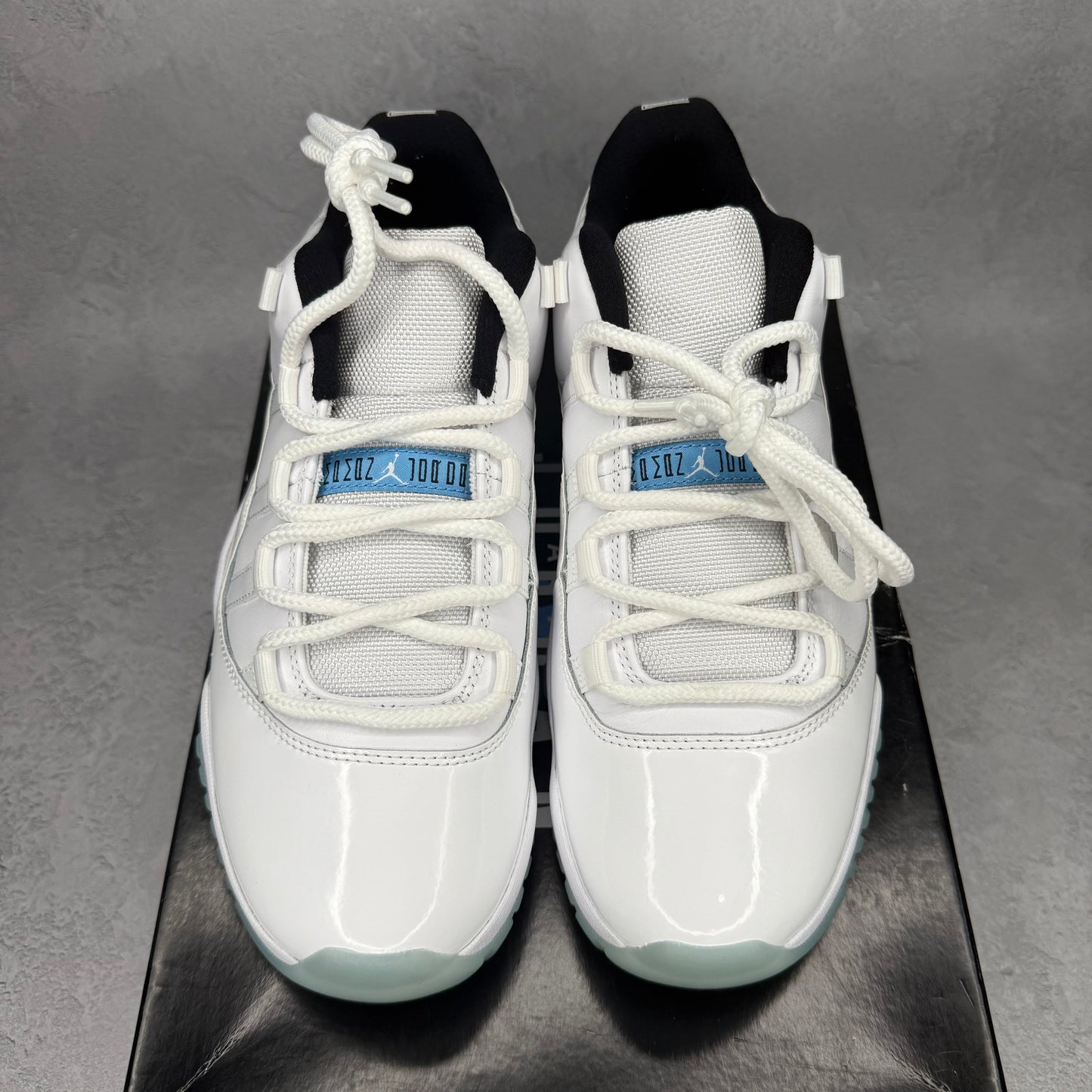 Jordan 11 Retro Low Legend Blue *pre-owned* SIZE 9