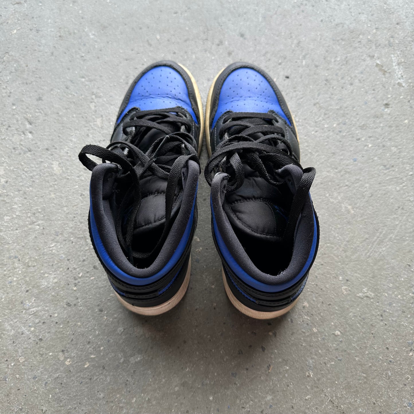Jordan 1 Mid Royal (2020) (GS) *pre-owned* (SIZE 5Y)