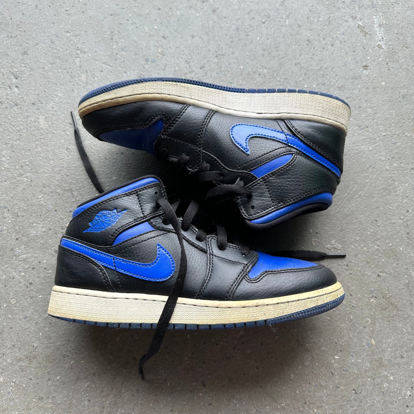 Jordan 1 Mid Royal (2020) (GS) *pre-owned* (SIZE 5Y)