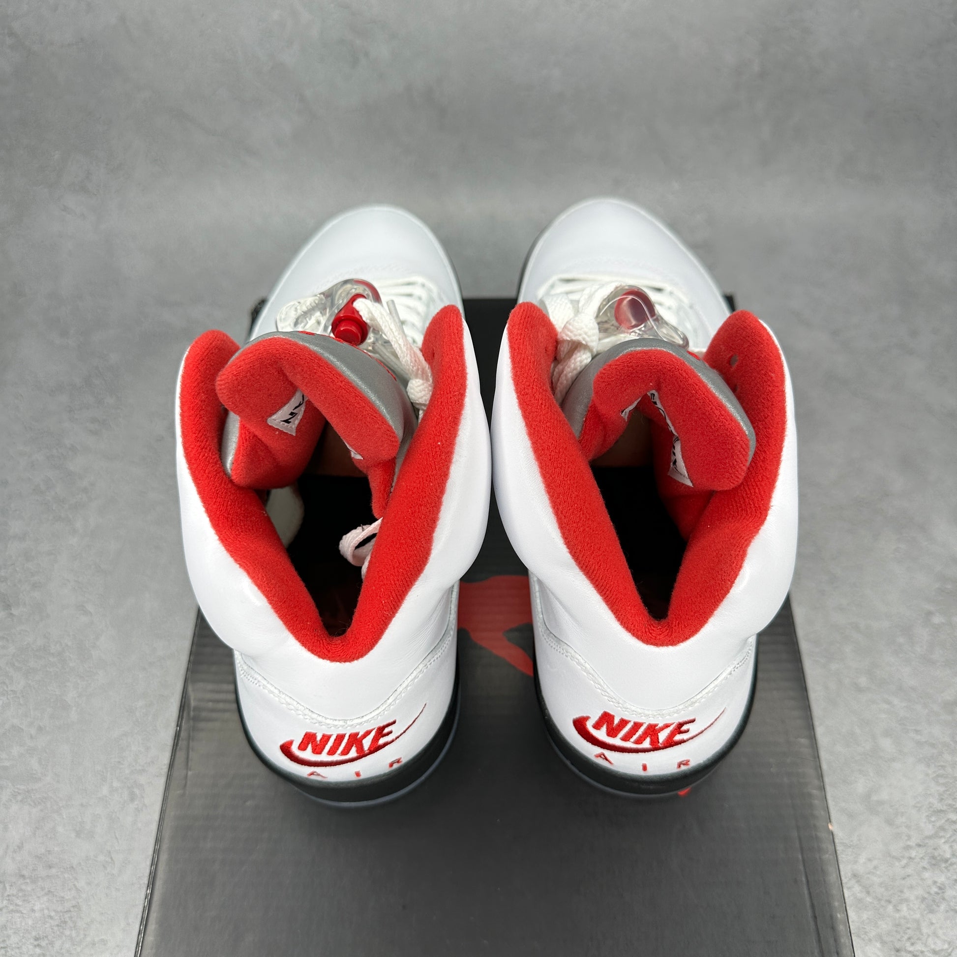 Jordan 5 Retro Fire Red Silver Tongue (2020) VNDS *pre-owned* SIZE 9