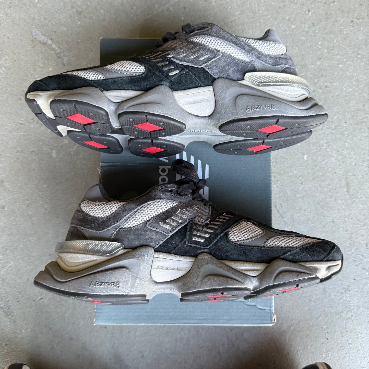 New Balance 9060 Black Castlerock Grey *pre-owned* (SIZE 8)