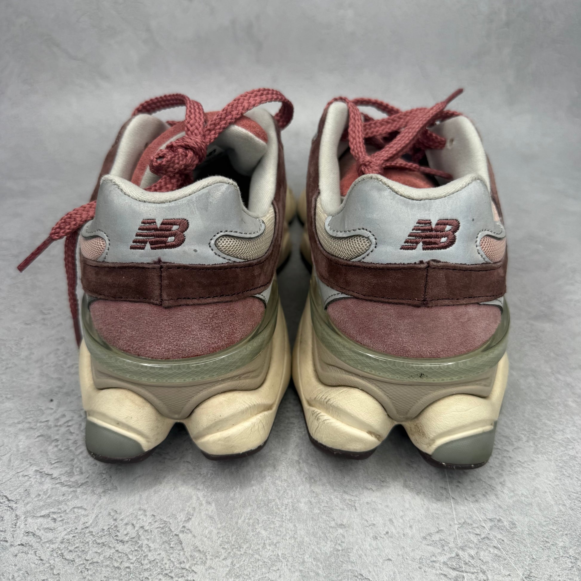 New Balance 9060 Cherry Blossom *pre-owned* SIZE 8