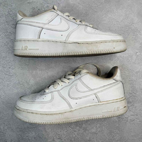 Nike Air Force 1 Low LE Triple White (GS) *pre-owned* SIZE 6Y