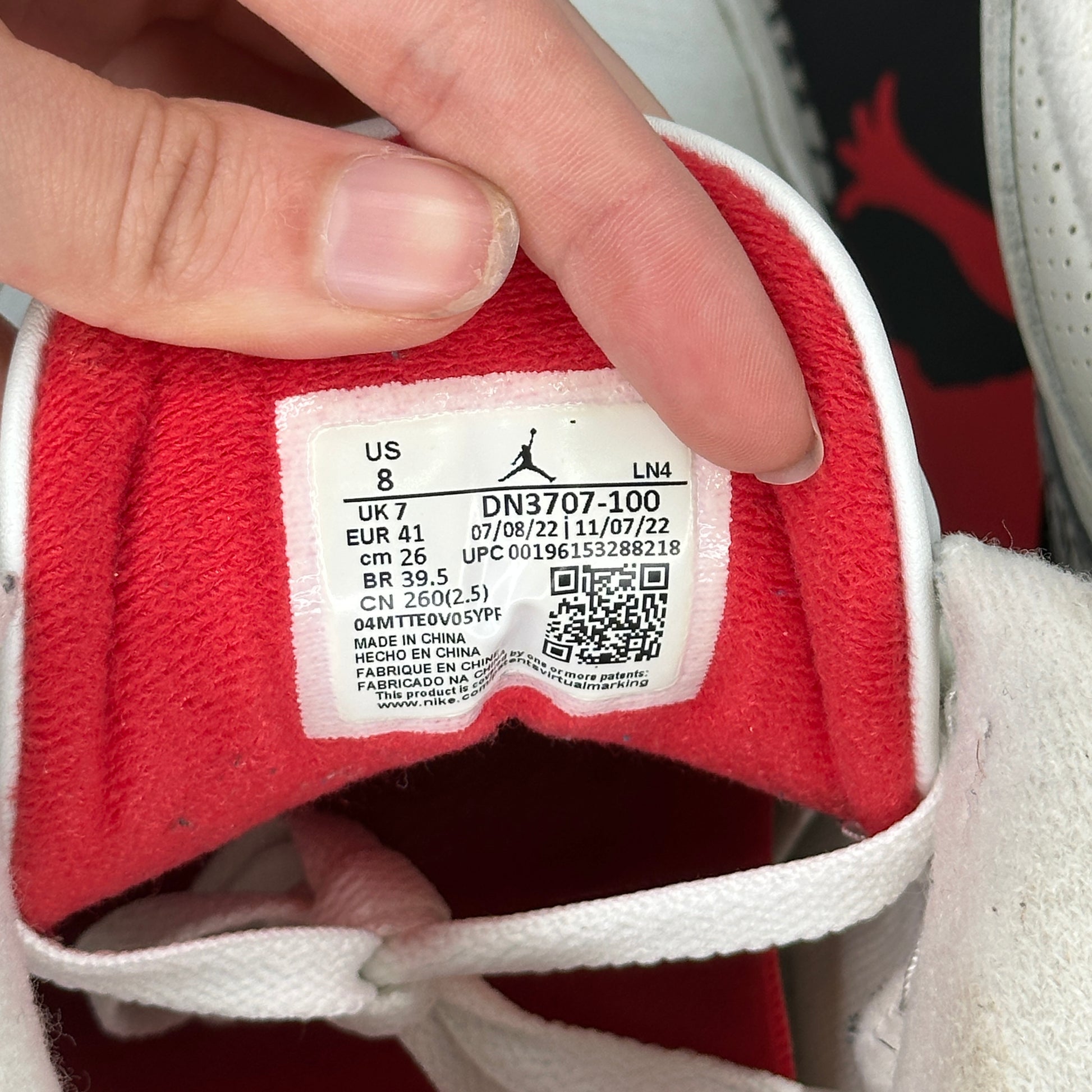 Jordan 3 Retro White Cement Reimagined *pre-owned* SIZE 8