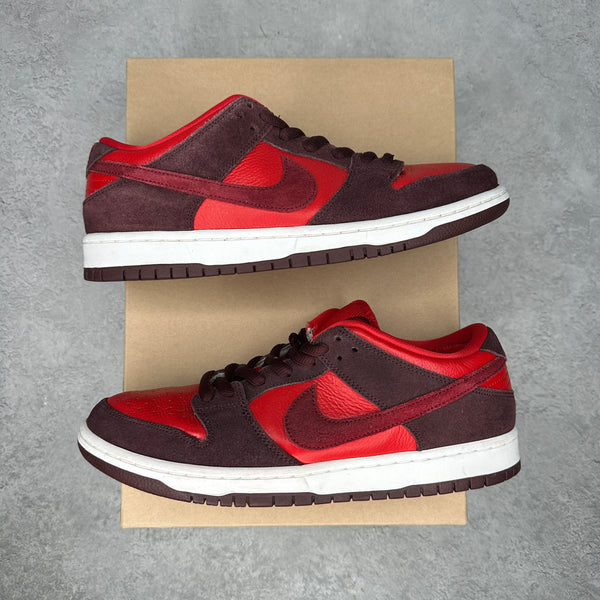 Nike SB Dunk Low Cherry *pre-owned* SIZE 10